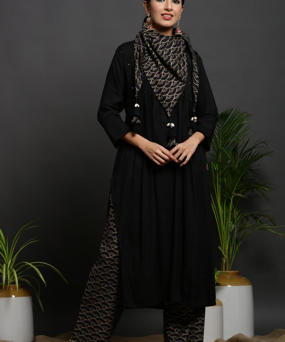 GOLD PRINT SCARVE