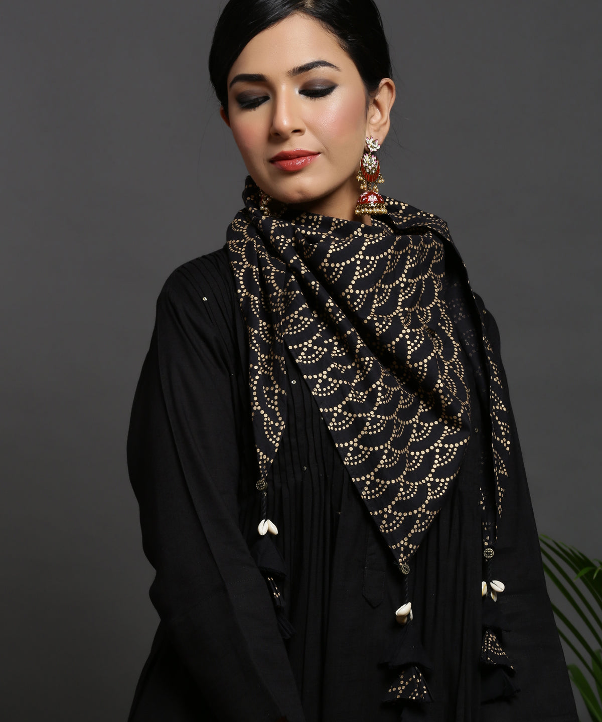 GOLD PRINT SCARVE